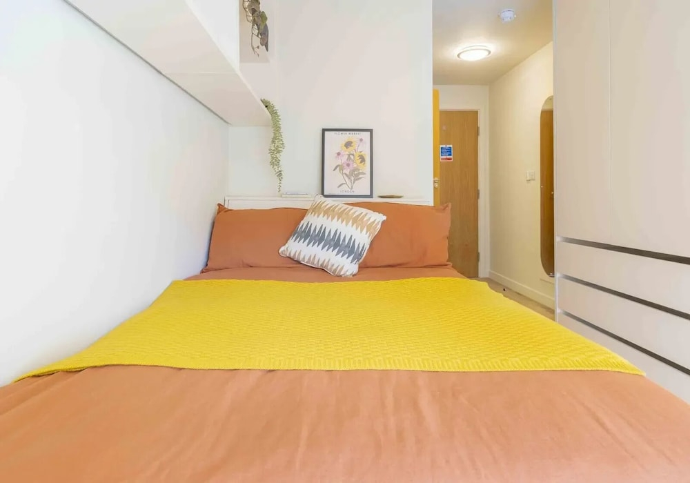 For Students Only - iQ Bristol by Bus Station and 15 Min to Uni