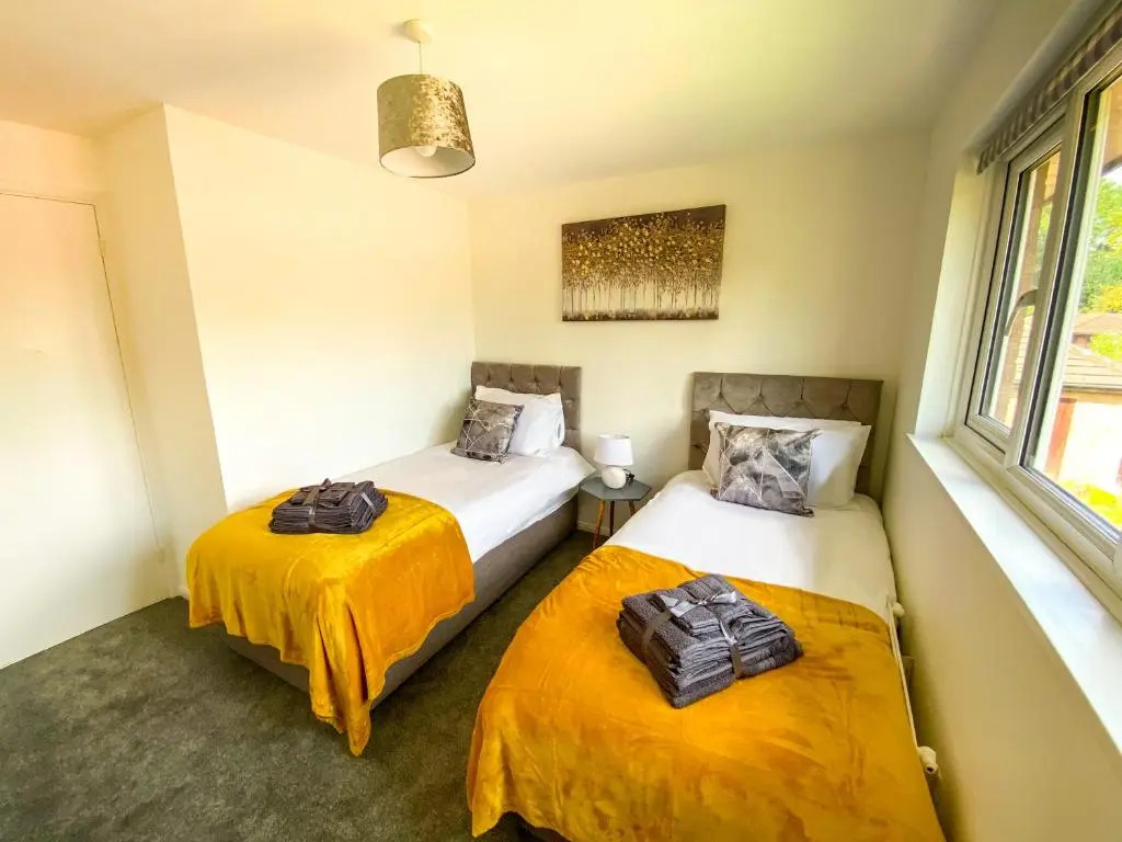 Contractor House - Free Parking - Garden - CMK by Comfy Workers