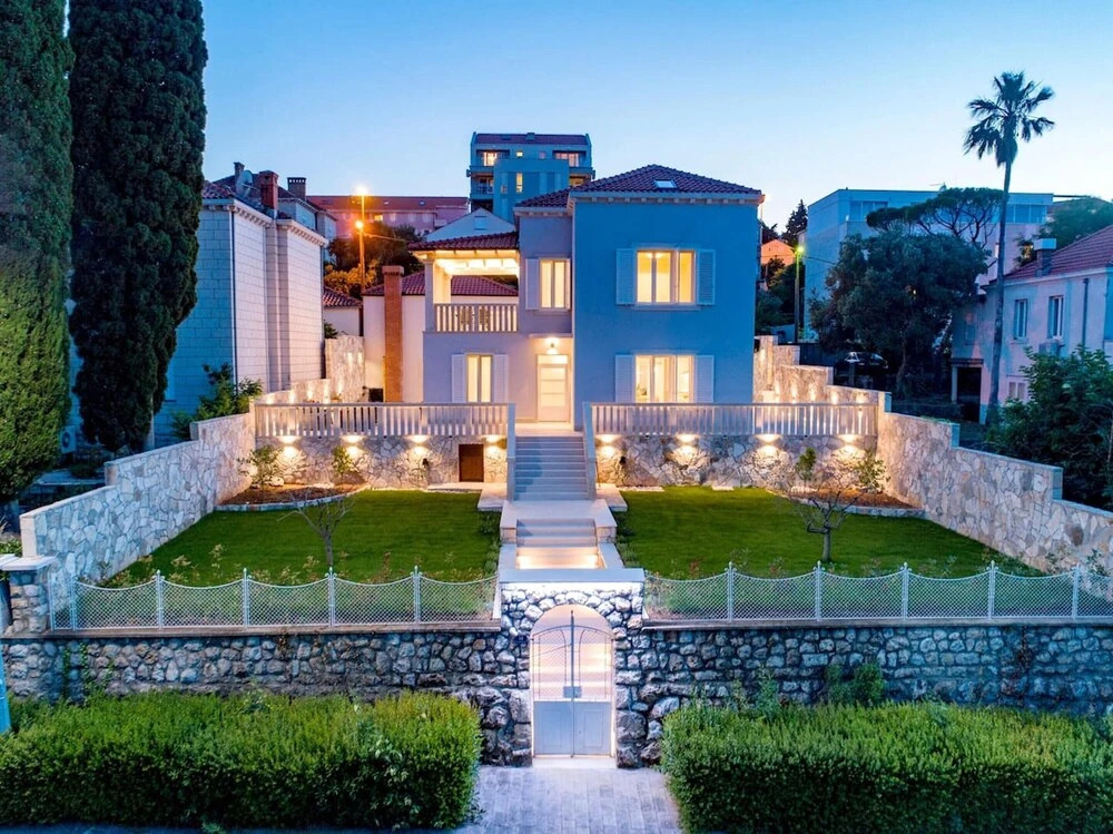 Spacious Villa with Private Pool in Dubrovnik
