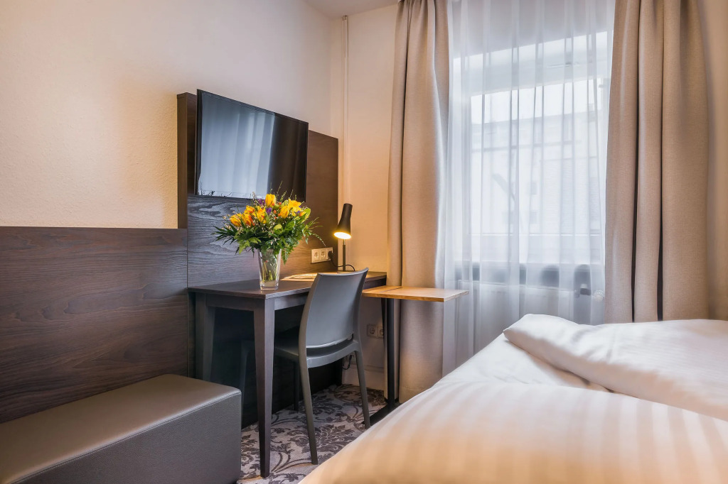 Signature Hotel Astoria