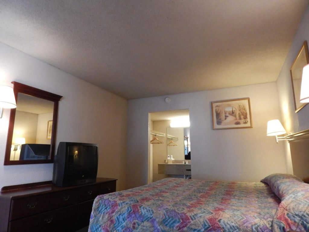 Knights Inn - Plant City