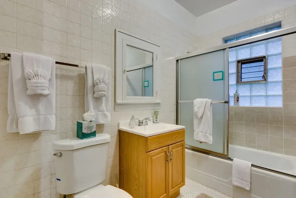 Beautiful Three Bedroom Apartment near Loyola by AllSet Turnover