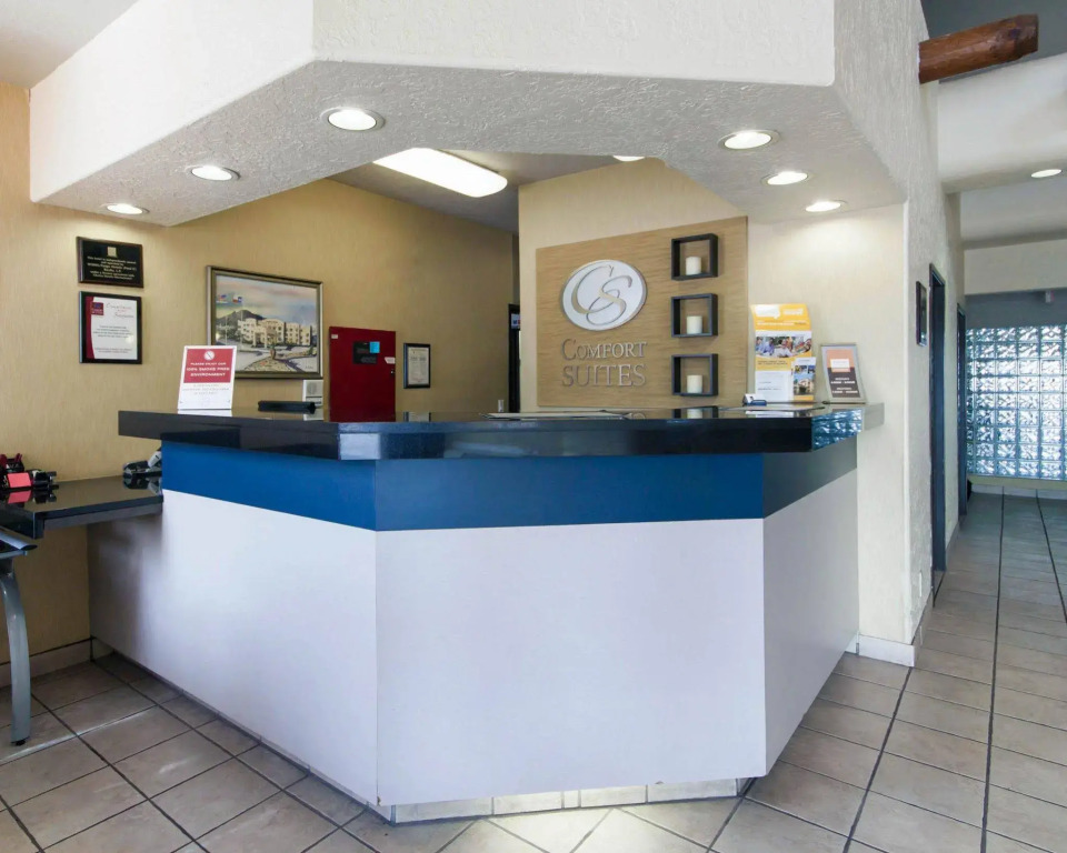 Comfort Suites University