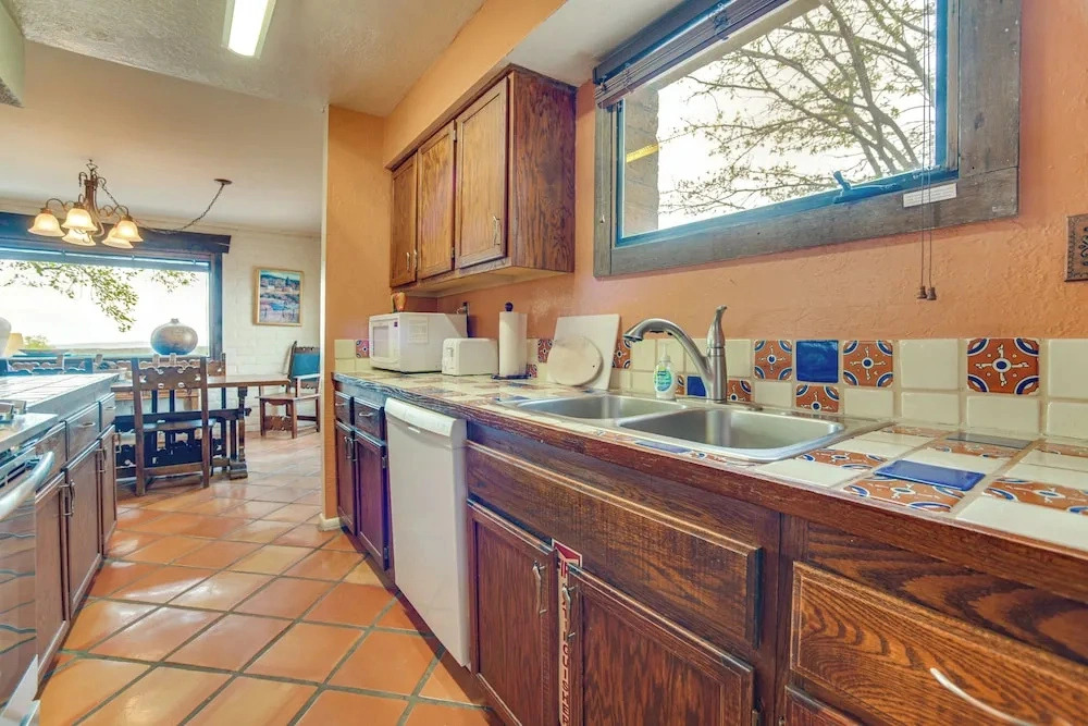 11-min Walk to Santa Fe Plaza! Condo w/ Pool