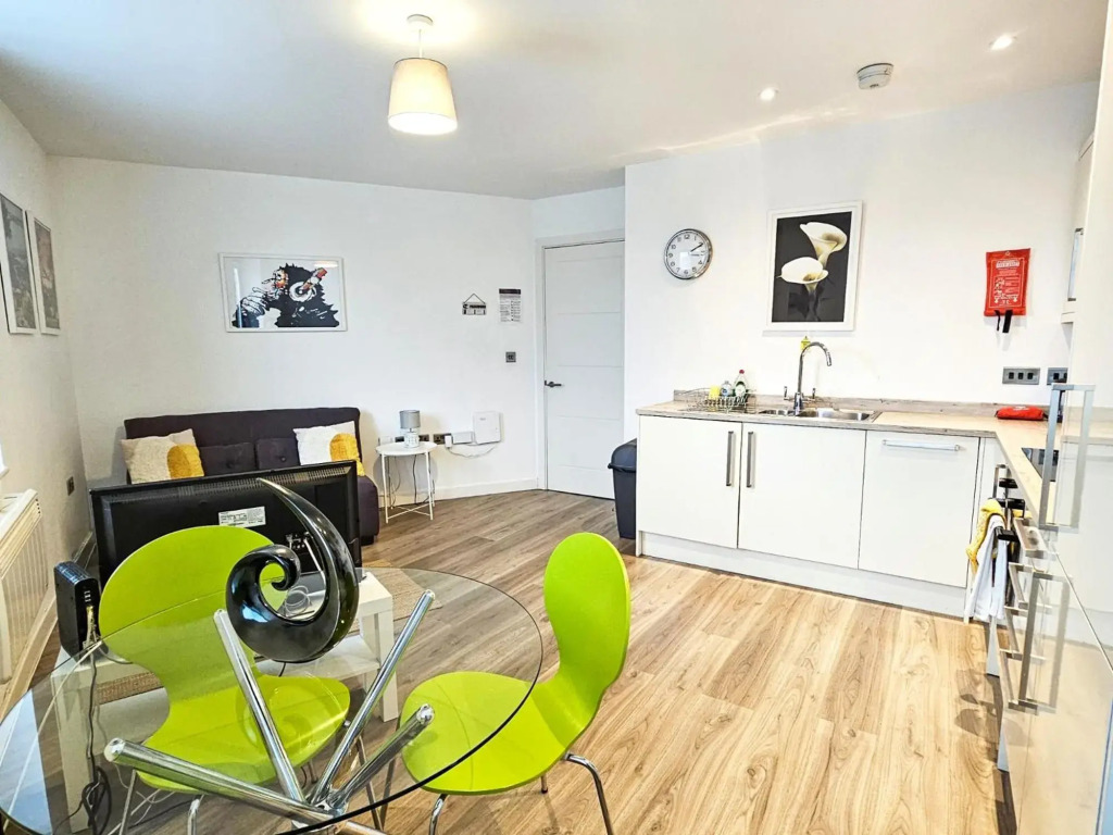 Beautiful 1 bedroom apartment at the iconic Post House Gloucester