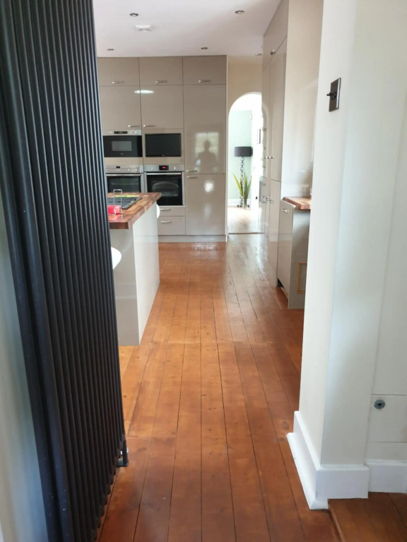 Little Robin Gate - Free Parking & Wifi - Central - 10 min Walk to Train Station - Ensuite Rooms