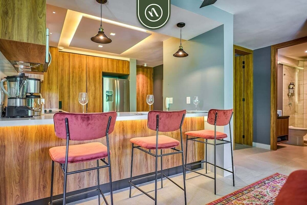 Luxury 2 BR Condo in the Jungle - Oceanview Pool