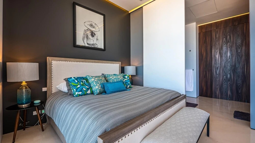 Pier 57-706 Spectacular Penthouse Romantic Zone Ocean Views