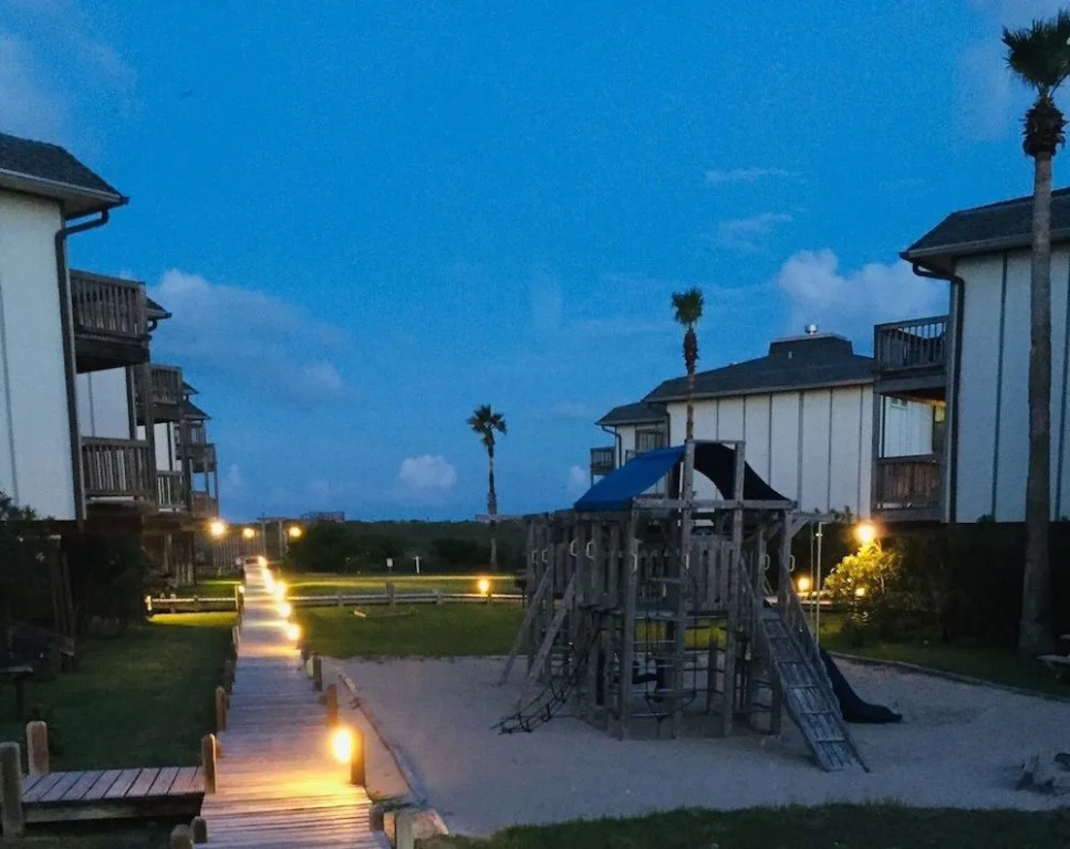 A Change In Lattitude 304Bh 2 Bedroom Condo
