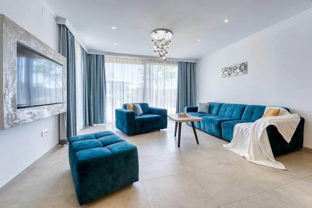 Villa Mare With Private Pool And Garden - Happy Rentals