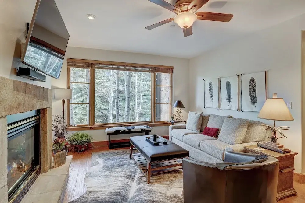 2 BR Condo Arrowhead Village, Walking Distance to Lift