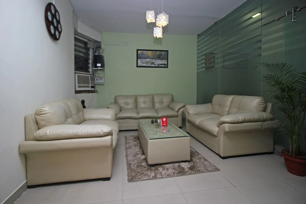 OYO 9046 Hotel Metro Star