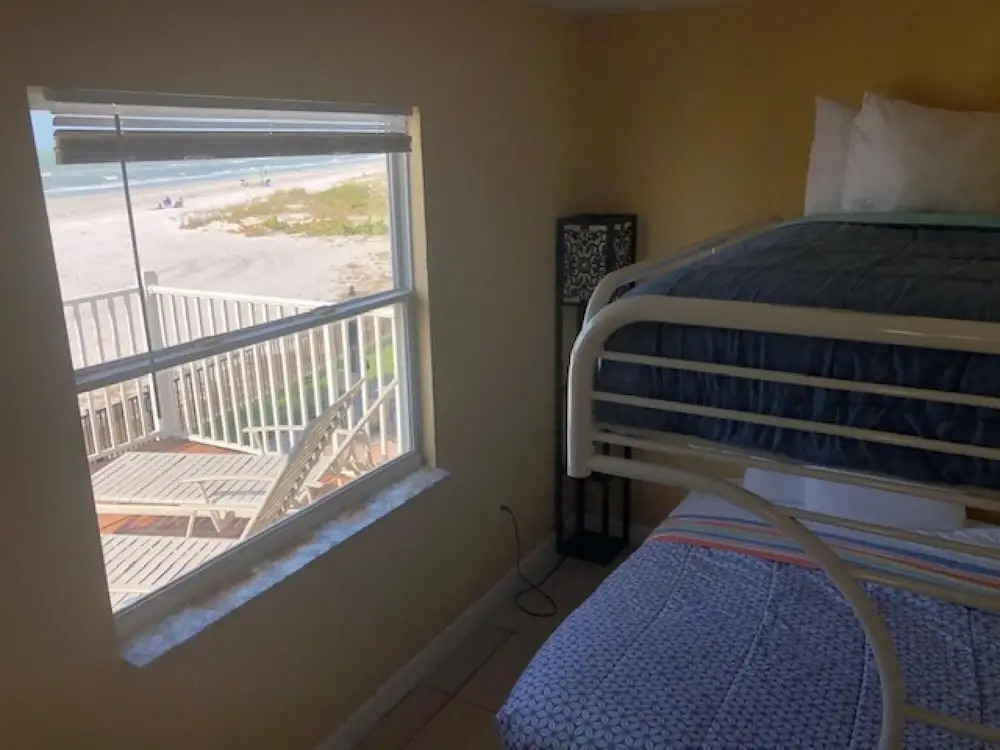 Misty Isles Redington Beachfront Suite 4