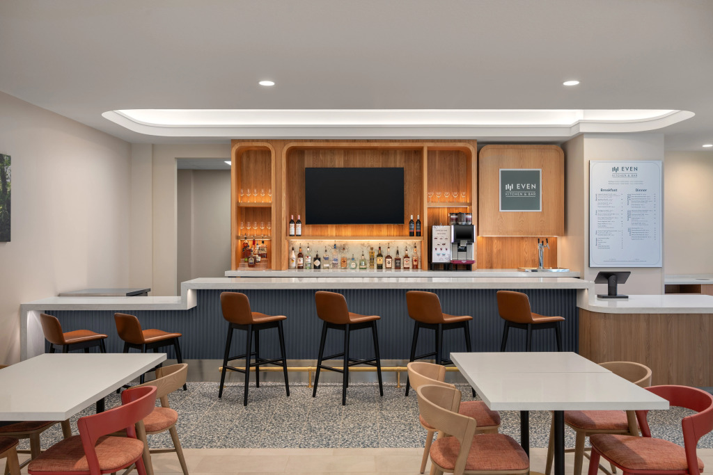 avid hotels - Orlando International Airport by IHG