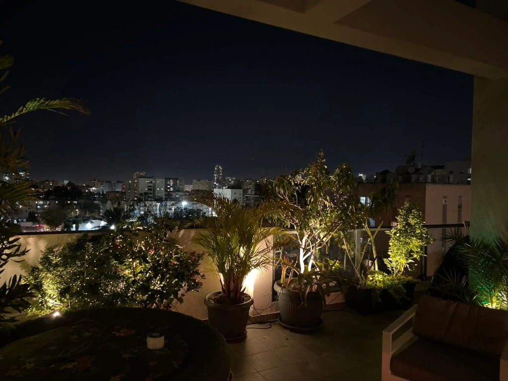 Suite and Room in a breathtaking new designed penthouse in SE TLV