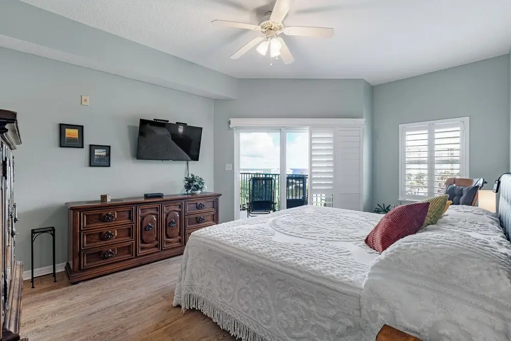 Sunny 3BR Condo Steps to Beach Pool NSB FL
