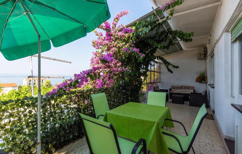 Stunning Apartment in Podstrana With 2 Bedrooms and Wifi