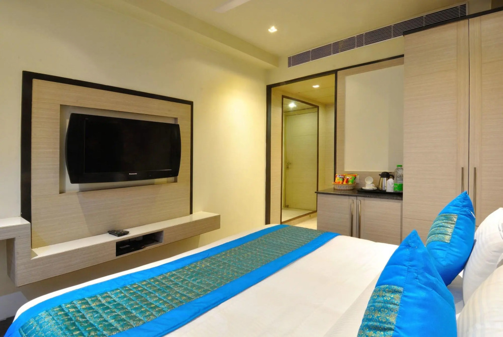 Hotel Royal Grand - Opposite Axis Bank East Patel Nagar
