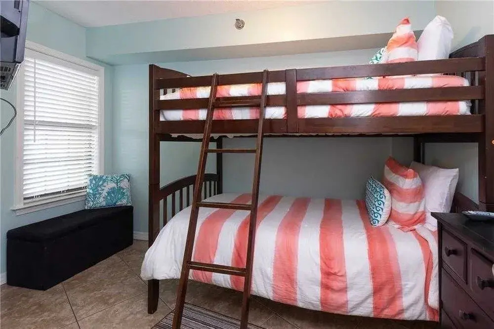Harbour Place 109 - 3 Br condo by RedAwning