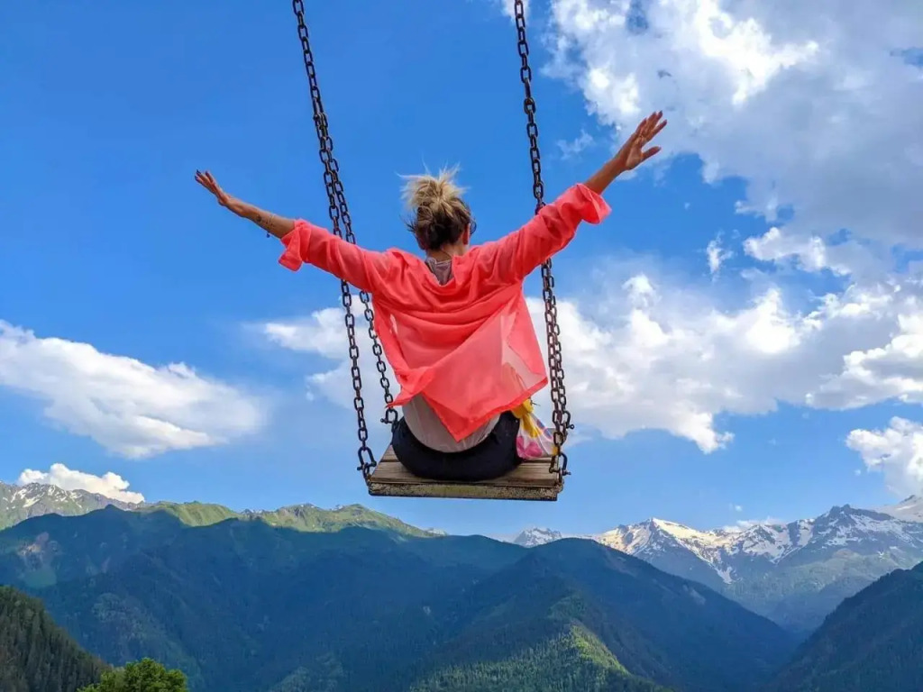 Heshkili huts Svaneti