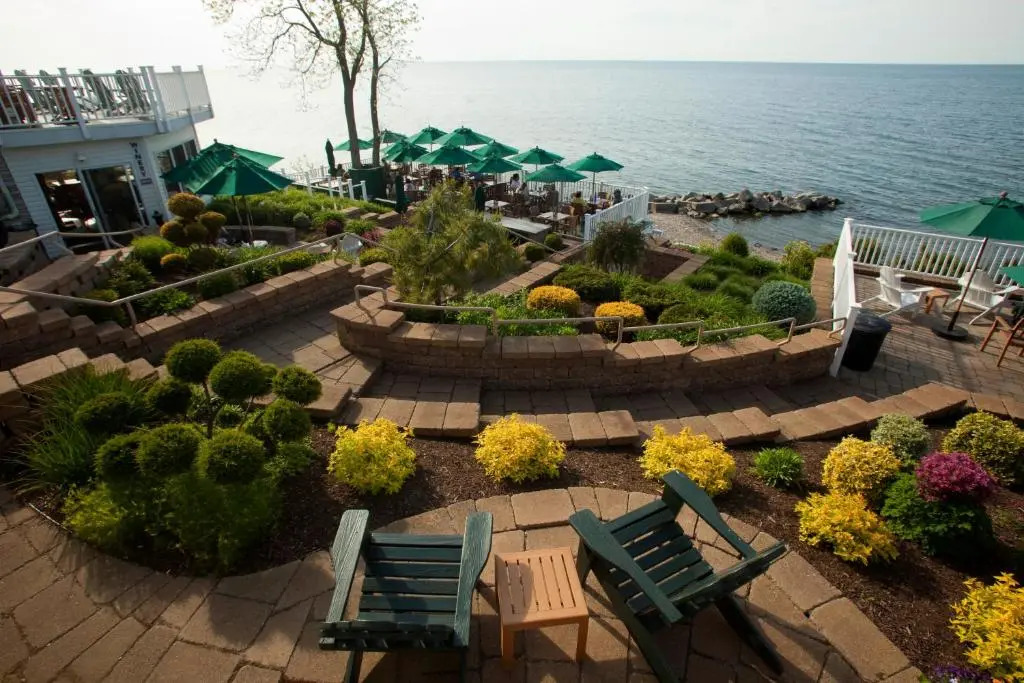 The Lakehouse Inn