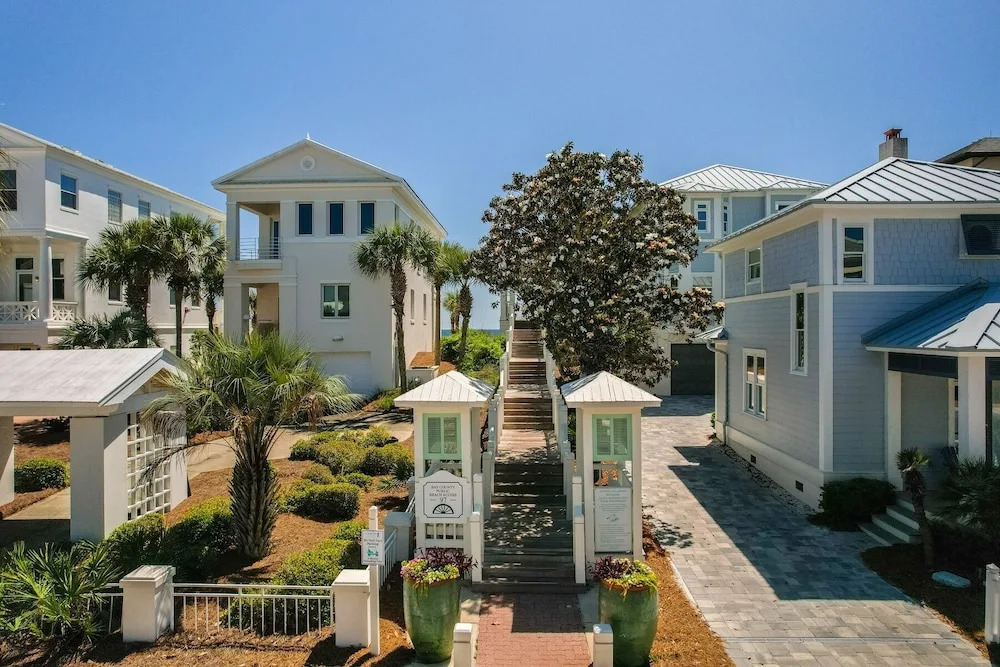 Stella By The Sea 3 Bedroom Home by RedAwning