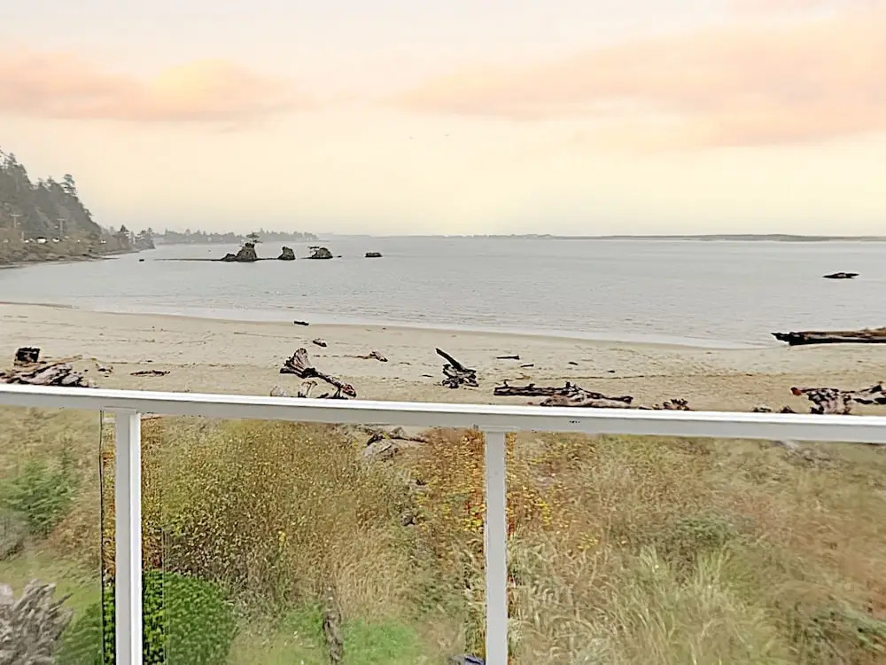 New Listing! Bay-view Beauty W/ Private Balcony 1 Bedroom Condo