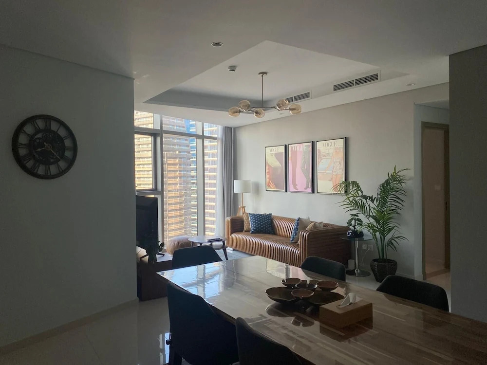 Gorgeous 2 Br in Paramount