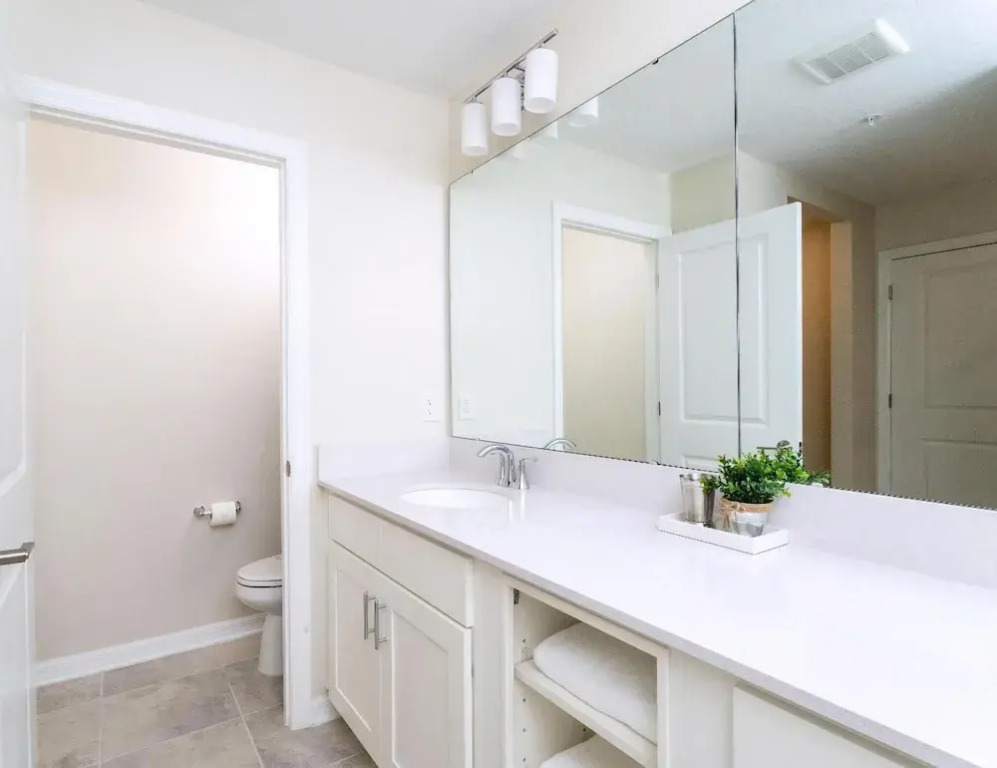 Amazing Townhome With Lake View at Storey Lake Resort