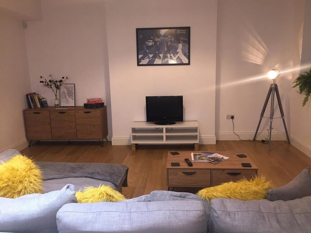 Stylish 93sqm 2 Bed Historical City Centre Flat