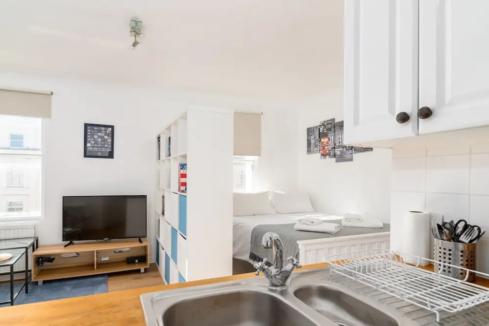 Bright Studio Flat, Amazing Location!
