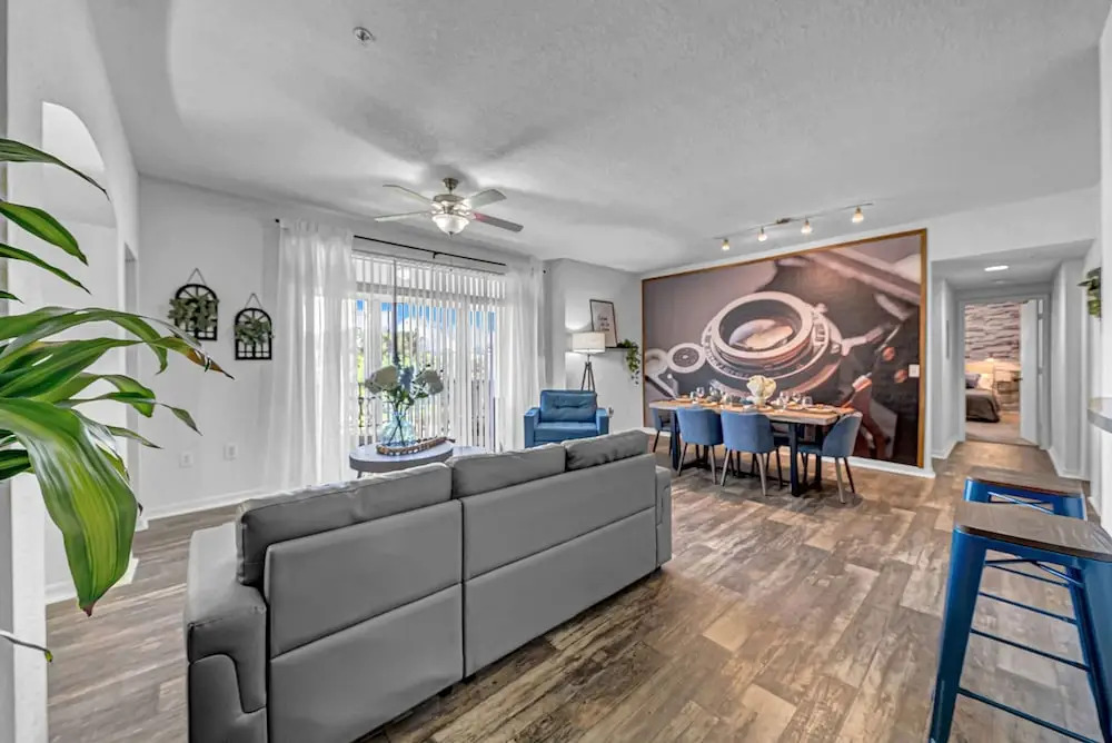Vibrant 2BR 2BA w King Bed Pool Gym 11