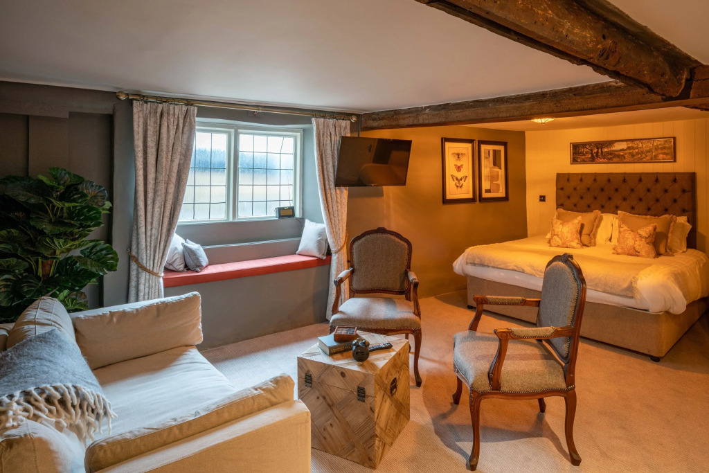 The George Inn & Plaine