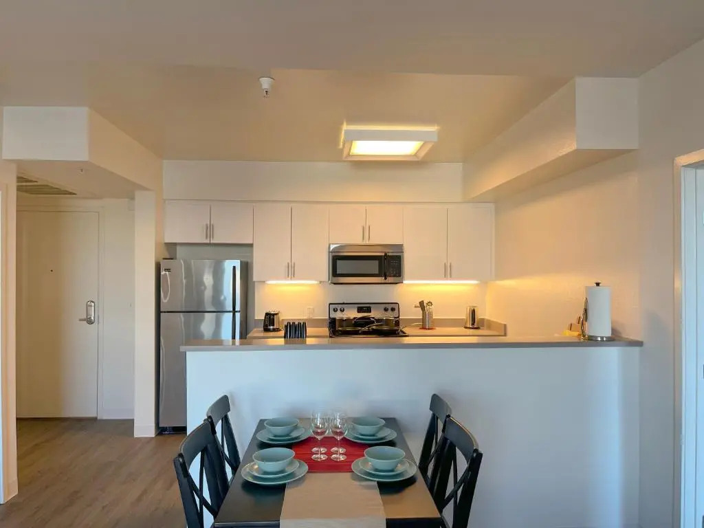 Spacious Entire Apt w Parking in Arts District DTLA B5