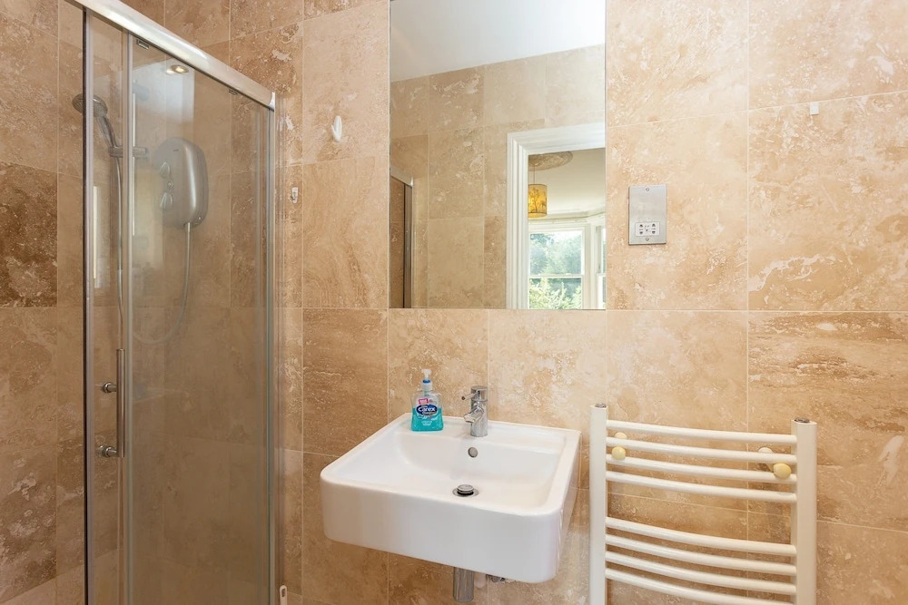 4 Bedroom Home In South London