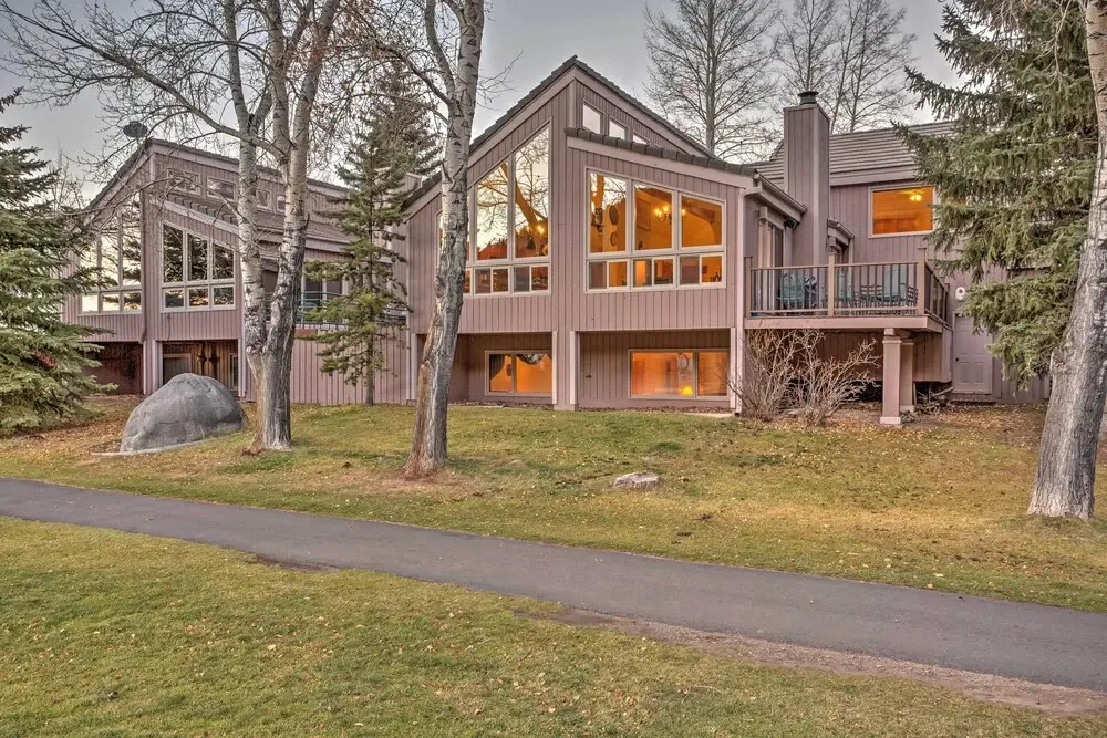 Charming Mtn Home on Golf Course ~ 4 Mi to Slopes!