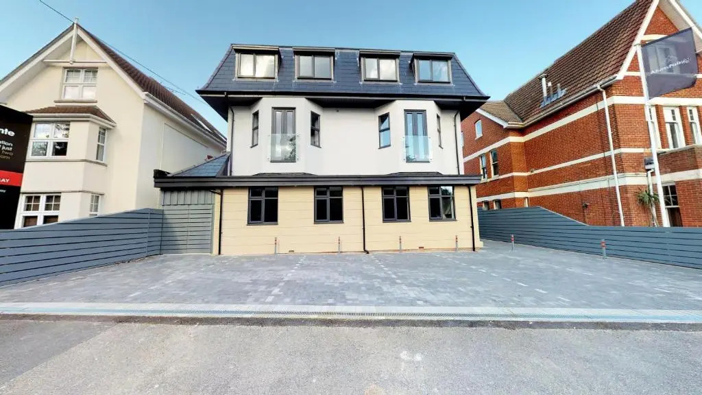 Beautiful Brand New Apartment near the BEACH