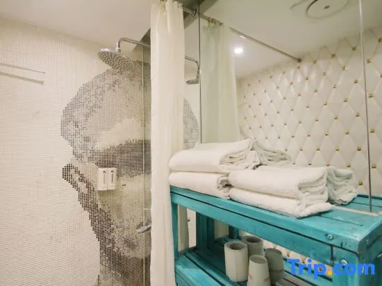 Shanghai Yaya Light Luxury Hotel (Hongkou Football Stadium)