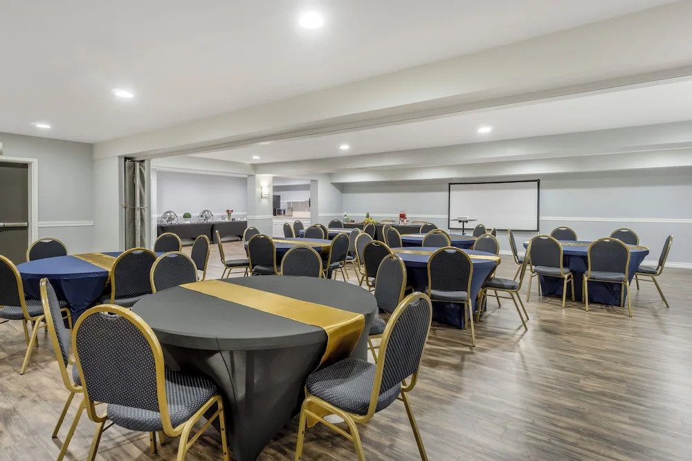 Quality Inn & Suites Pacific Seattle