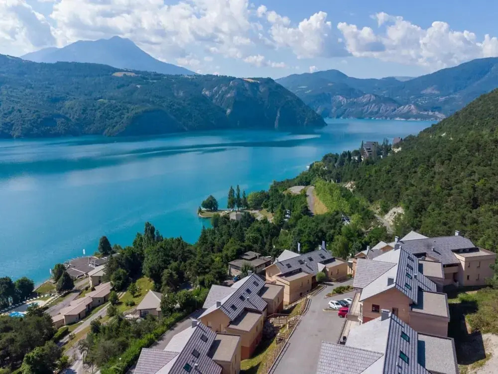 Mobile Homes for 4 People With Lake View in Residence L'ecrin du Lac, Chorges