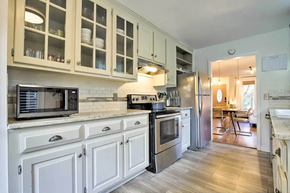 Home With Outdoor Oasis in Downtown Raleigh!