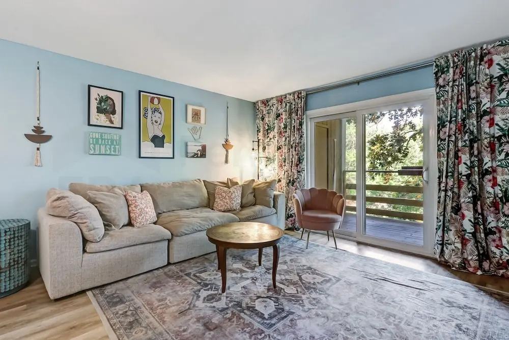 5d Amelia Landings 2 Bedroom Condo by RedAwning