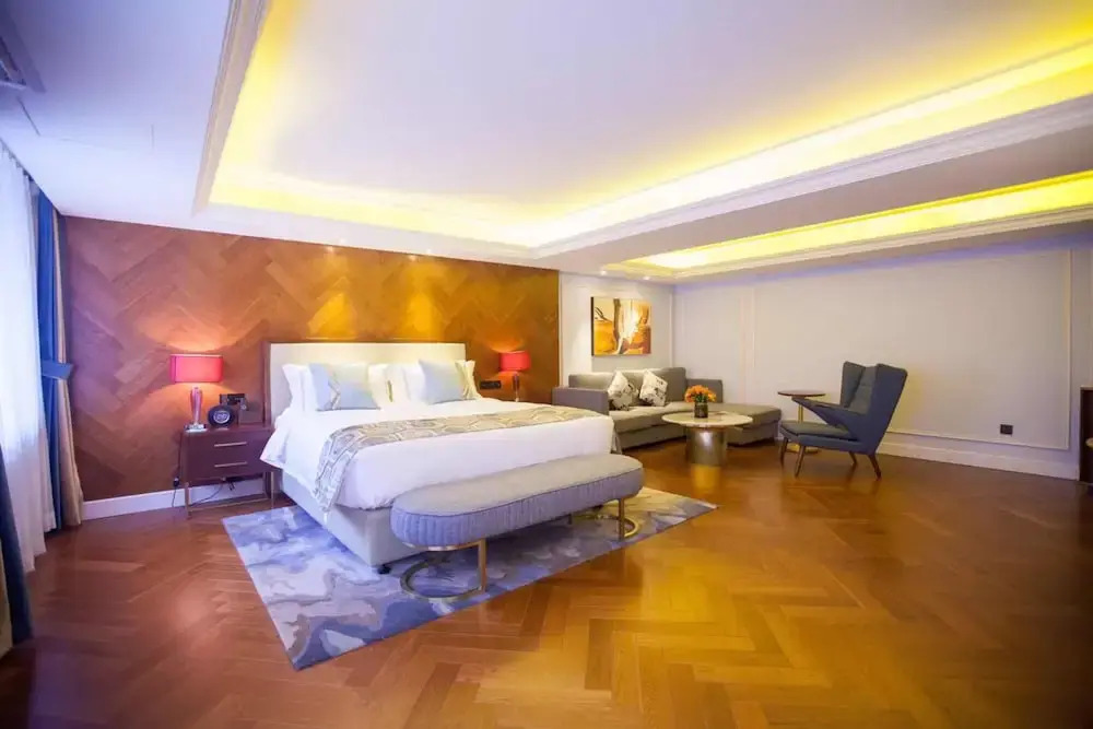 Seine House