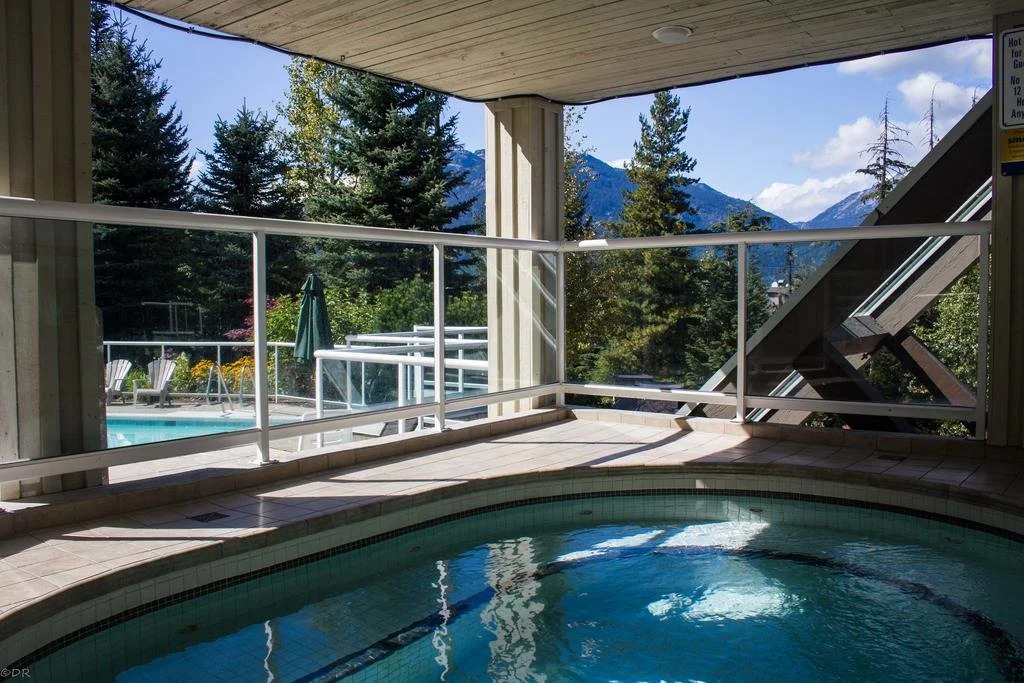 Hot tub | Steps to Blackcomb | Free parking