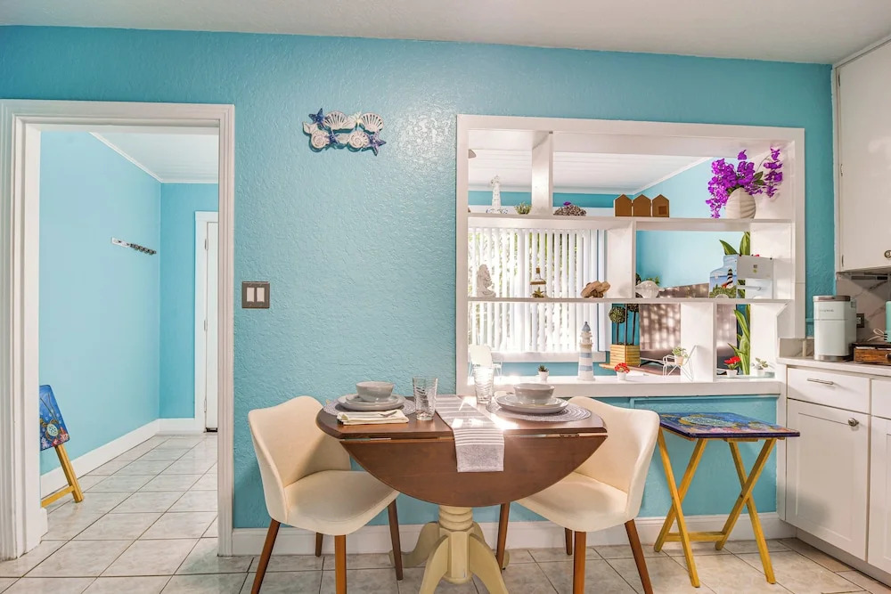 Central Location! Walkable Studio in St Pete Beach