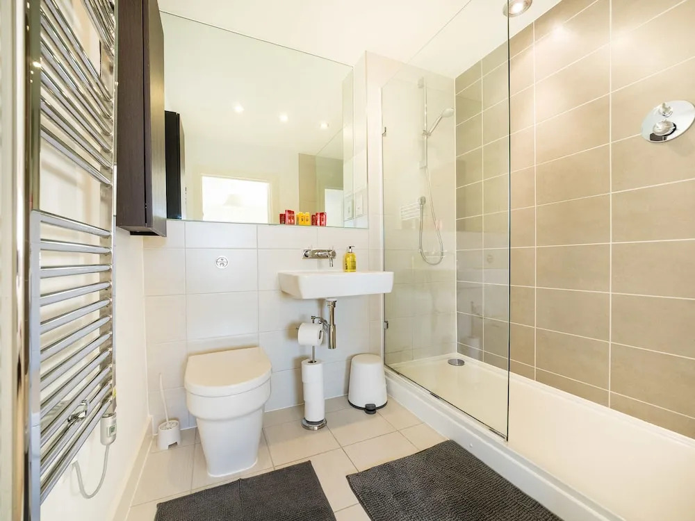 Deluxe Kennet Island Apartment