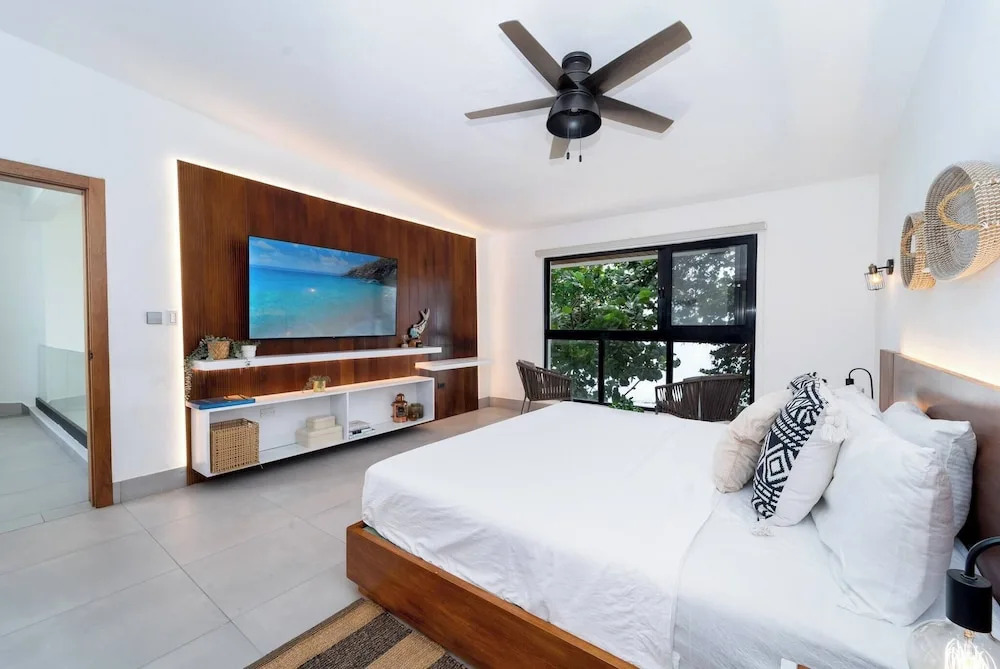 Bayshore 76 Beachfront Villa Palmar de ocoa