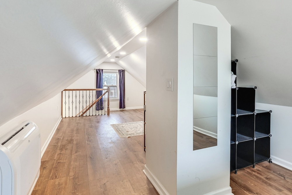 Near Belleville Park & Metlife: Pet-friendly Stay!