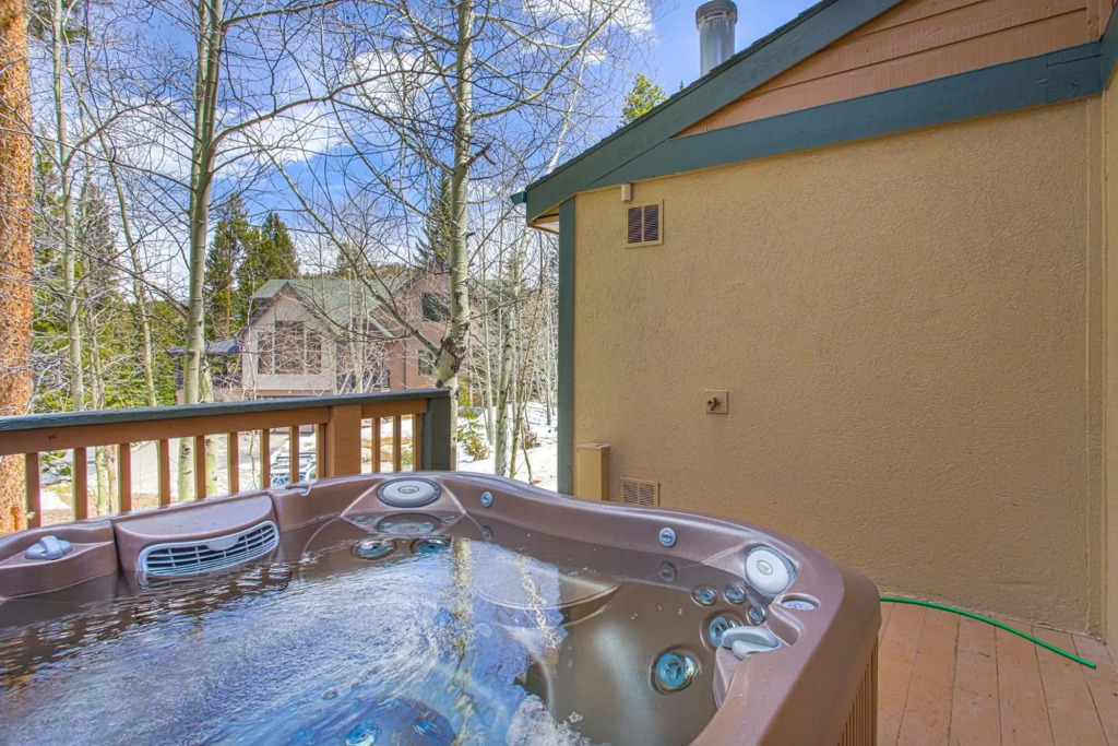 Friendly Fox Chalet 8 Bedroom Home by RedAwning