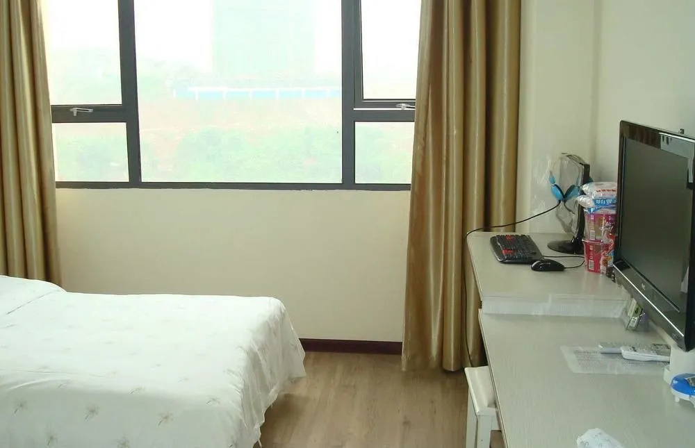 Lily Holiday Hotel (Yichang East Railway Station Fujiuyuan Xintiandi Branch)(百合假日酒店(宜昌东站店))
